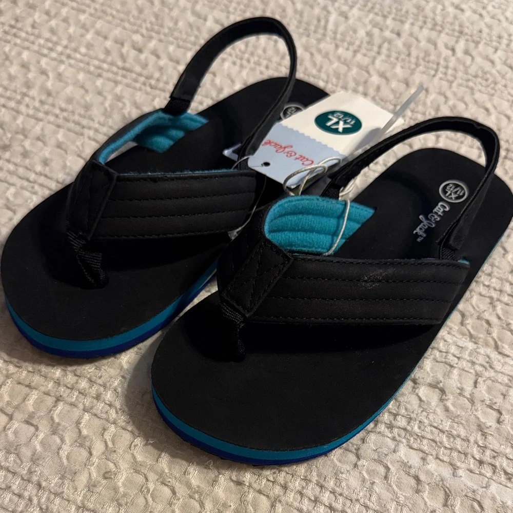 Cat & Jack Kids Blue and Black Sandals Set